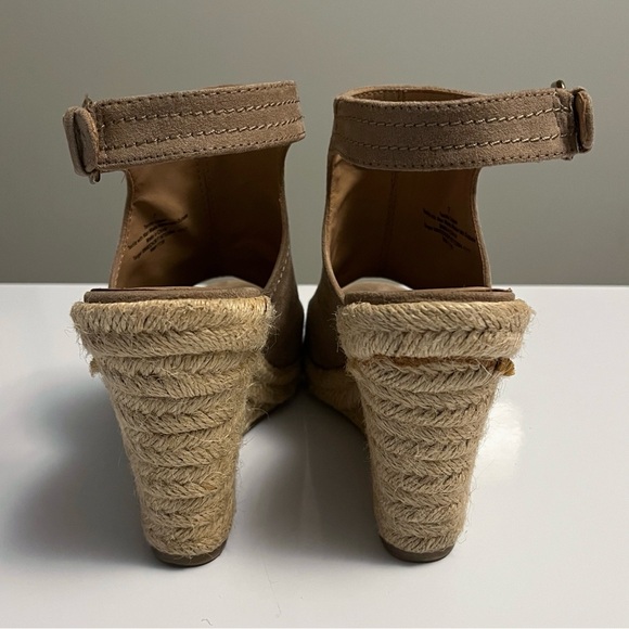 Universal Thread Wedge Sandals - Picture 4 of 8